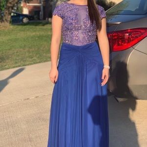 Selling Prom dress only worn once